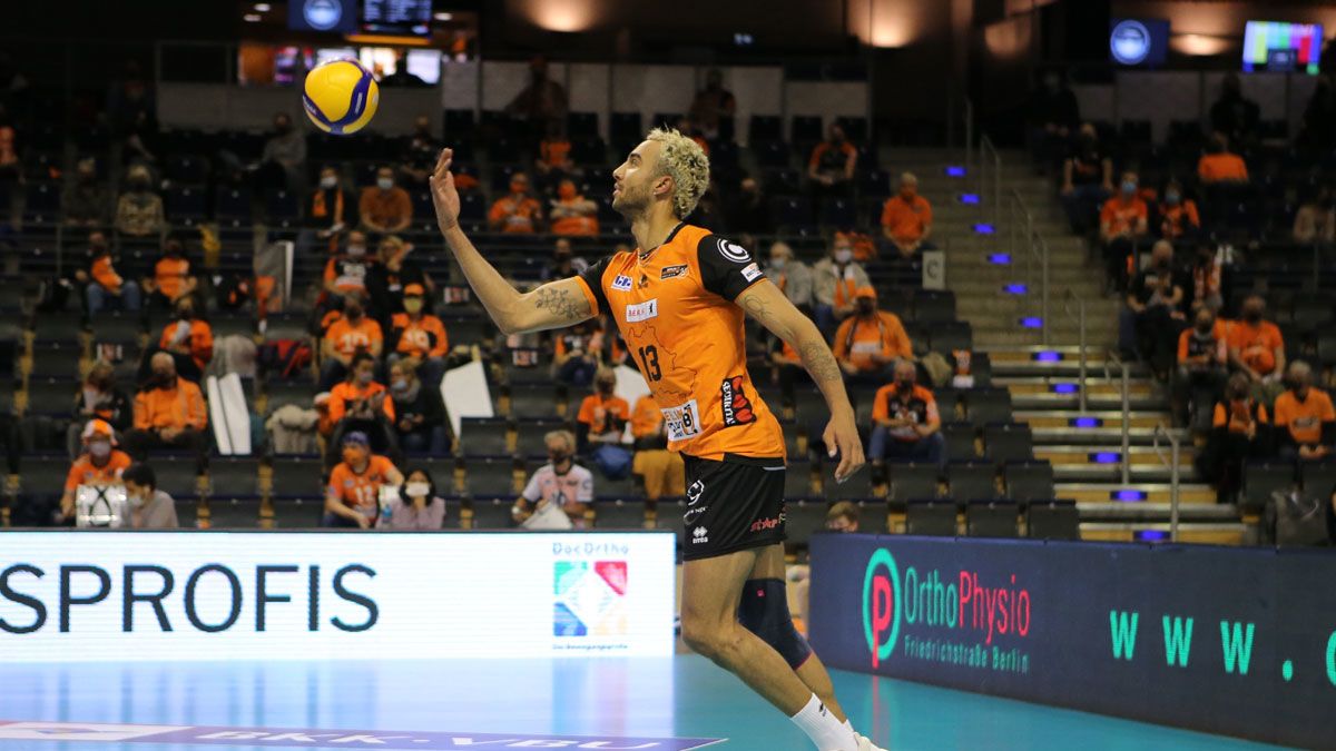 Ticketverkaufsstart für das Playoff-Halbfinale
Foto: Eckhard Herfet Ticketverkaufsstart für das Playoff-Halbfinale
- Foto: Eckhard Herfet