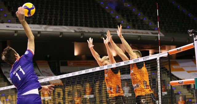 Volleyball Supercup: Aufschlag auf neuem Terrain
Foto: Eckhard Herfet Volleyball Supercup: Aufschlag auf neuem Terrain
- Foto: Eckhard Herfet
