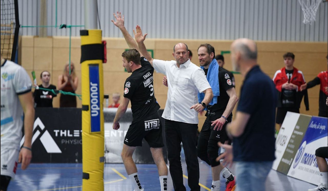 Eltmann startet den nächsten Versuch Foto: Pressefoto: Evans Eltmann startet den nächsten Versuch - Foto: Pressefoto: Evans