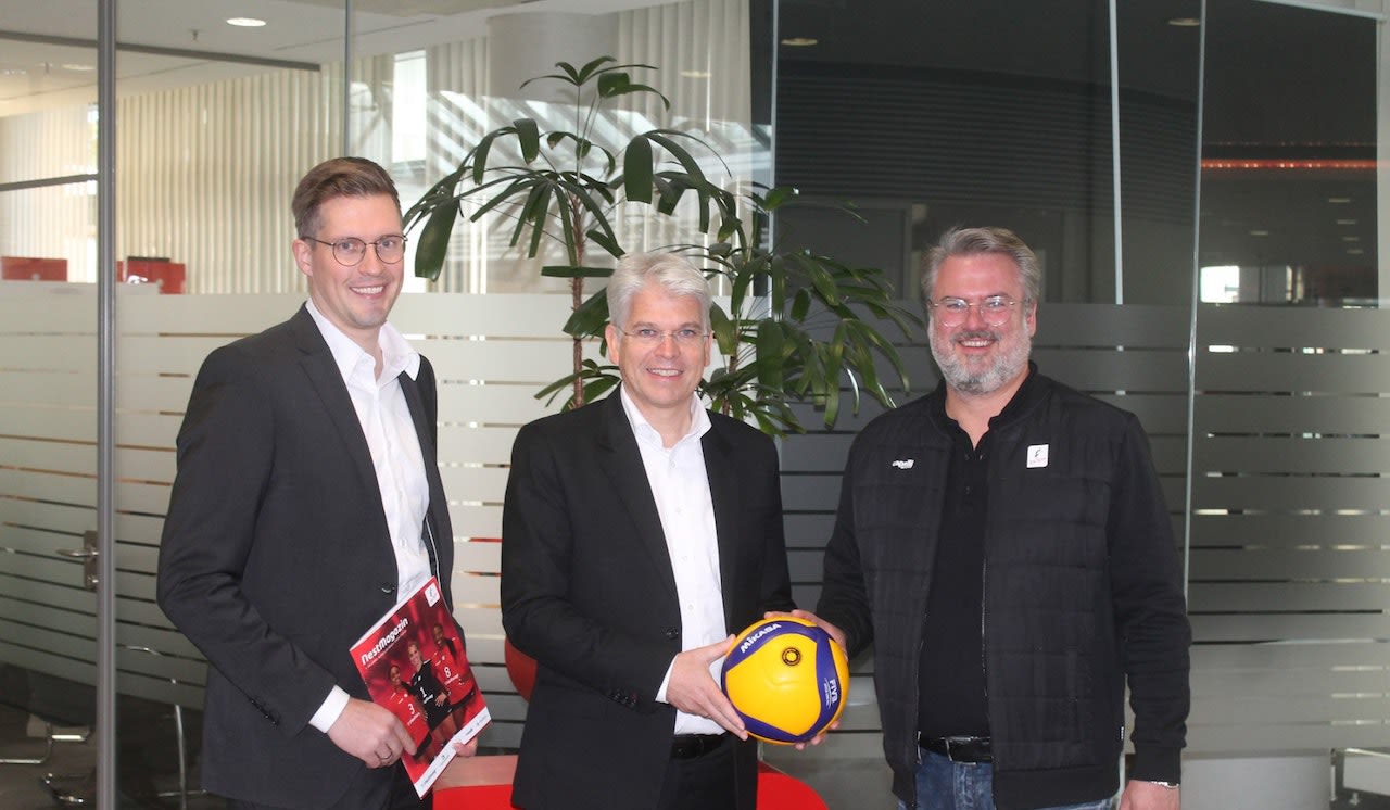 Sparkasse bleibt Raben-Partner bis 2025 Foto: Rote Raben Vilsbiburg Sparkasse bleibt Raben-Partner bis 2025 - Foto: Rote Raben Vilsbiburg