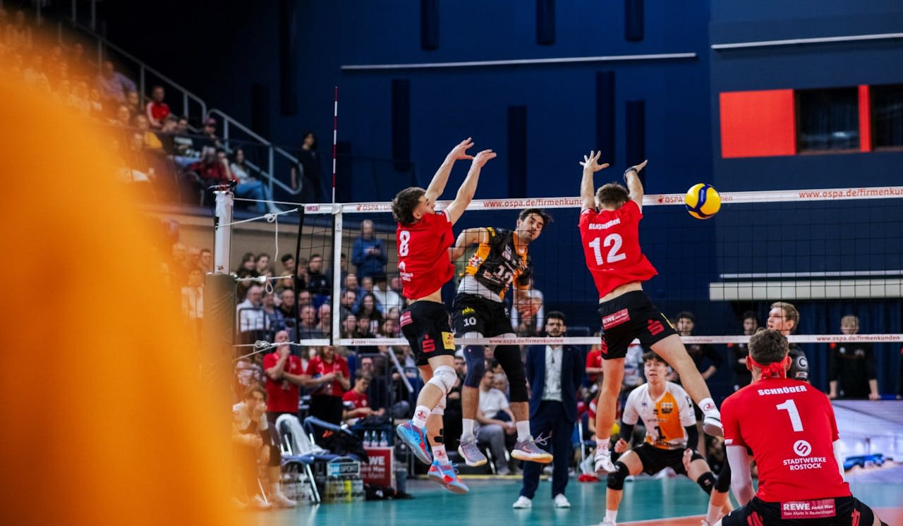 Mühsame drei Punkte auf erstklassiger Bühn - Foto:  Thoren Arlt