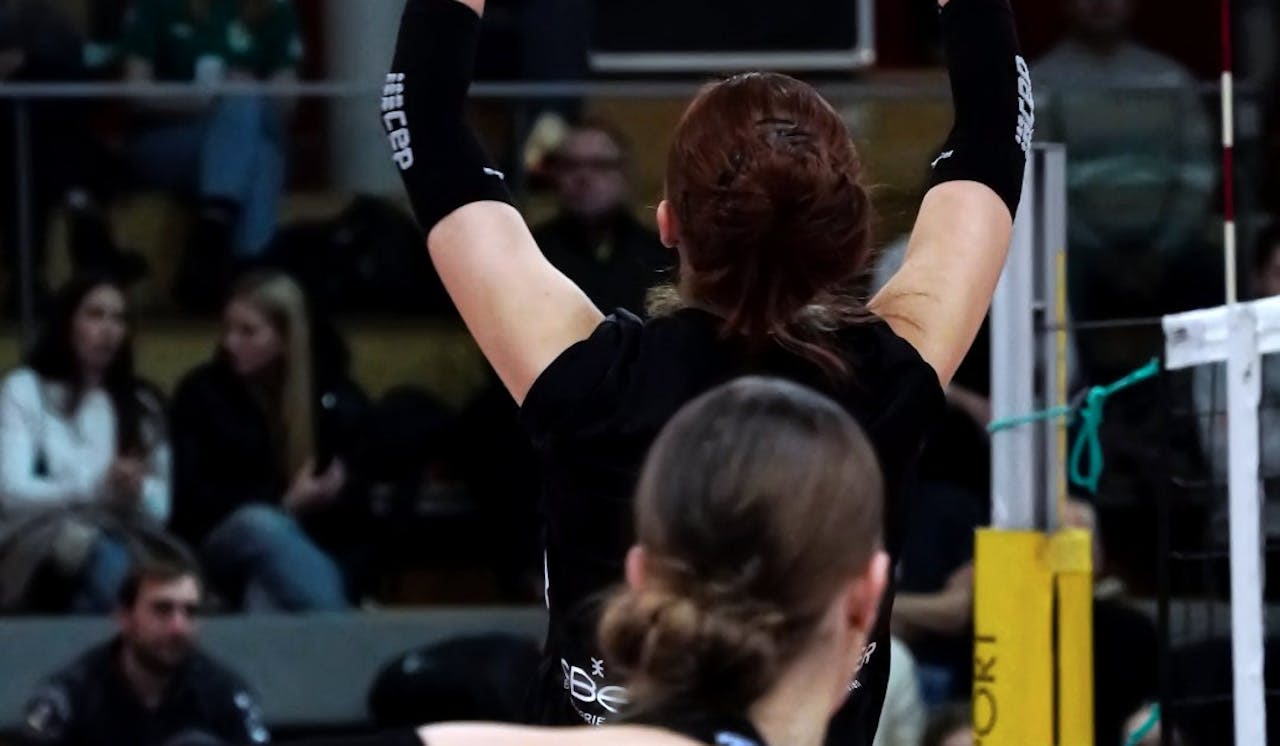 Im Derby fehlt es an Biss - Foto:  Jessica Weber