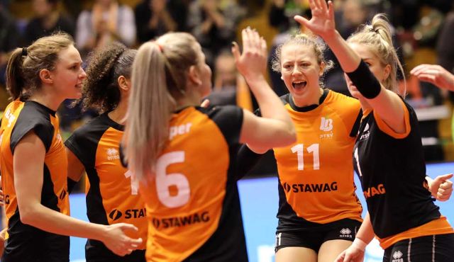 Letztes Spiel 2018: Aachen in Wiesbaden Foto: Ladies in Black Aachen\\ Andreas Steindl Letztes Spiel 2018: Aachen in Wiesbaden - Foto: Ladies in Black Aachen\\ Andreas Steindl