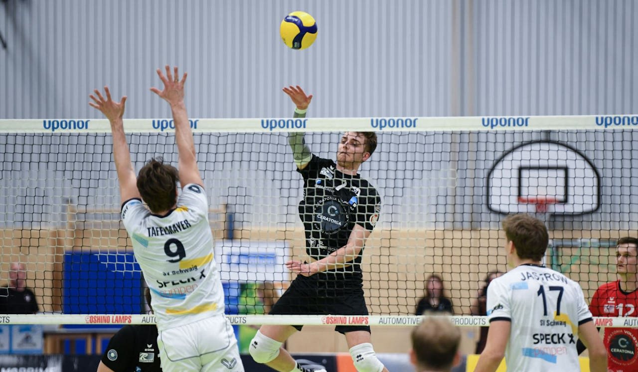 Bittere Derbyniederlage für den VCE Foto: Pressefoto: Evans Bittere Derbyniederlage für den VCE - Foto: Pressefoto: Evans