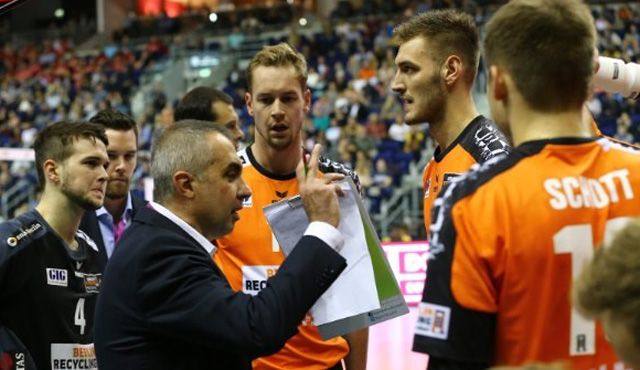 Vorweihnachtliche Bescherung: Die Volleyball-Kracher bei Sportdeutschland.TV! Foto: Eckhard Herfet Vorweihnachtliche Bescherung: Die Volleyball-Kracher bei Sportdeutschland.TV! - Foto: Eckhard Herfet