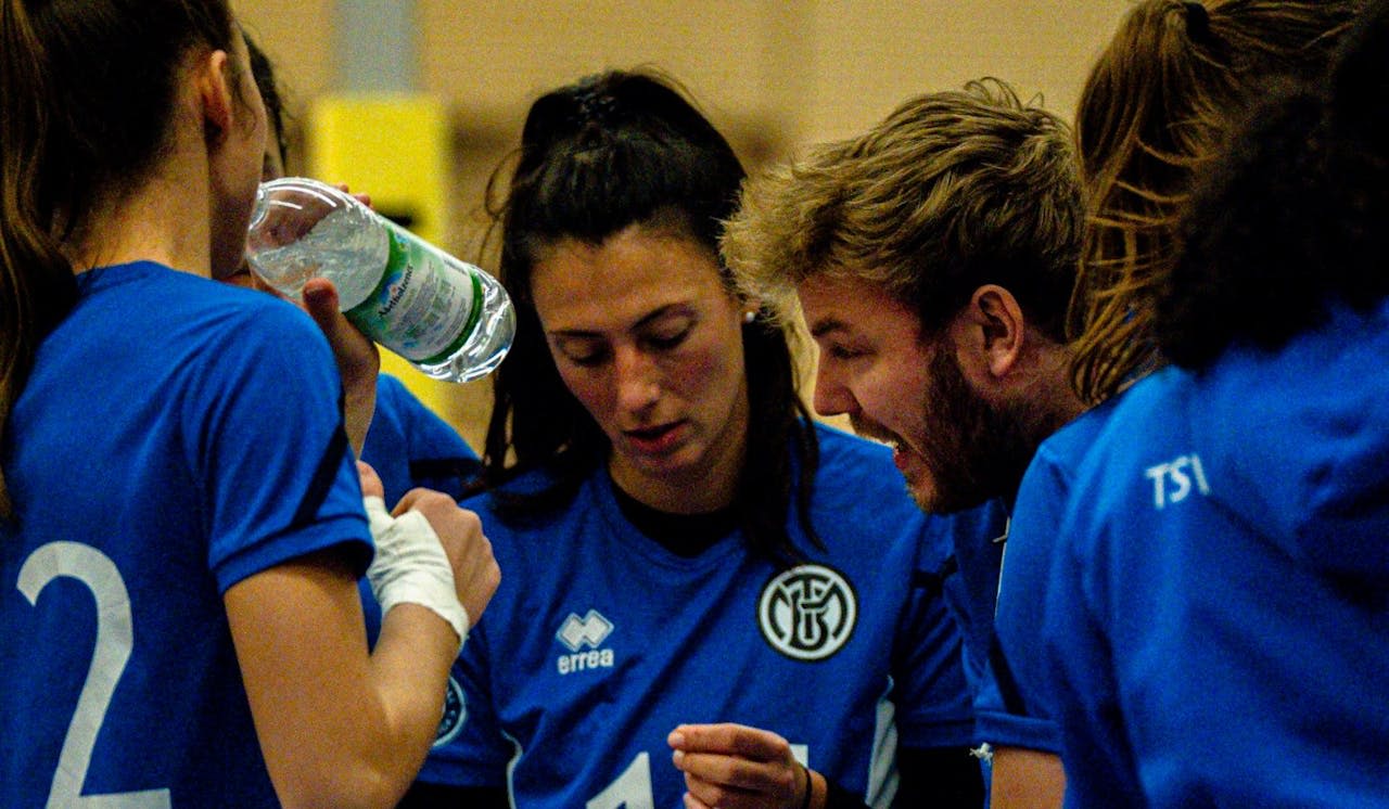 Zwischen Höhenflug und Bodenlandung - Foto:  Sascha Hecken