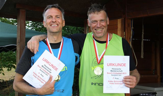 Rodheimer Beachvolleyballer gewinnen Hessenmeistertitel Ü41 der Senioren Foto: SG Rodheim Rodheimer Beachvolleyballer gewinnen Hessenmeistertitel Ü41 der Senioren - Foto: SG Rodheim