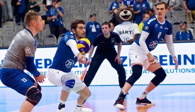 Lange Anreise zum wichtigsten Spiel der Saison Foto: Günter Kram Lange Anreise zum wichtigsten Spiel der Saison - Foto: Günter Kram