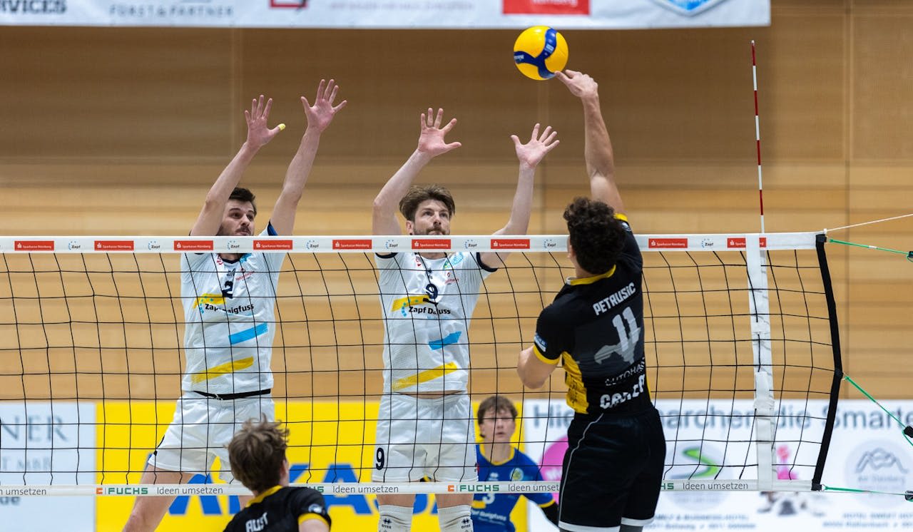 SVS beendet verkorkste Saison mit Anstand Foto: Güner Santemiz SVS beendet verkorkste Saison mit Anstand - Foto: Güner Santemiz