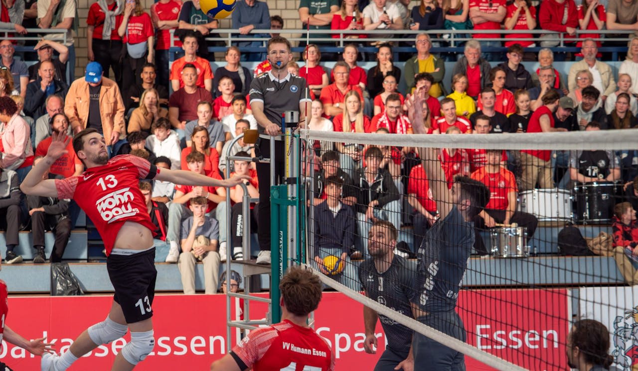 Zur Premiere das Finale der letzten Saison - Foto:  Lukas Brockmann