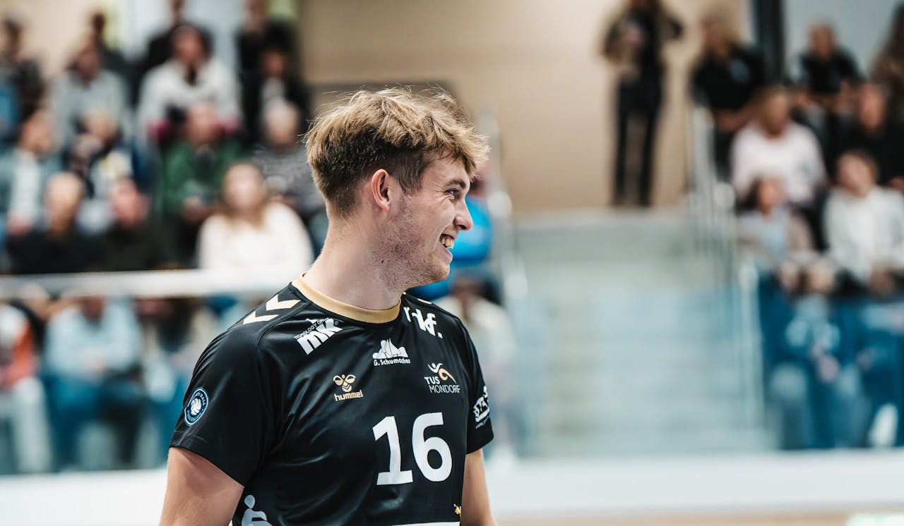 Und plötzlich ist Mondorf Spitzenreiter - Foto:  Kevin Mattig (@kevinmtg.fotos)