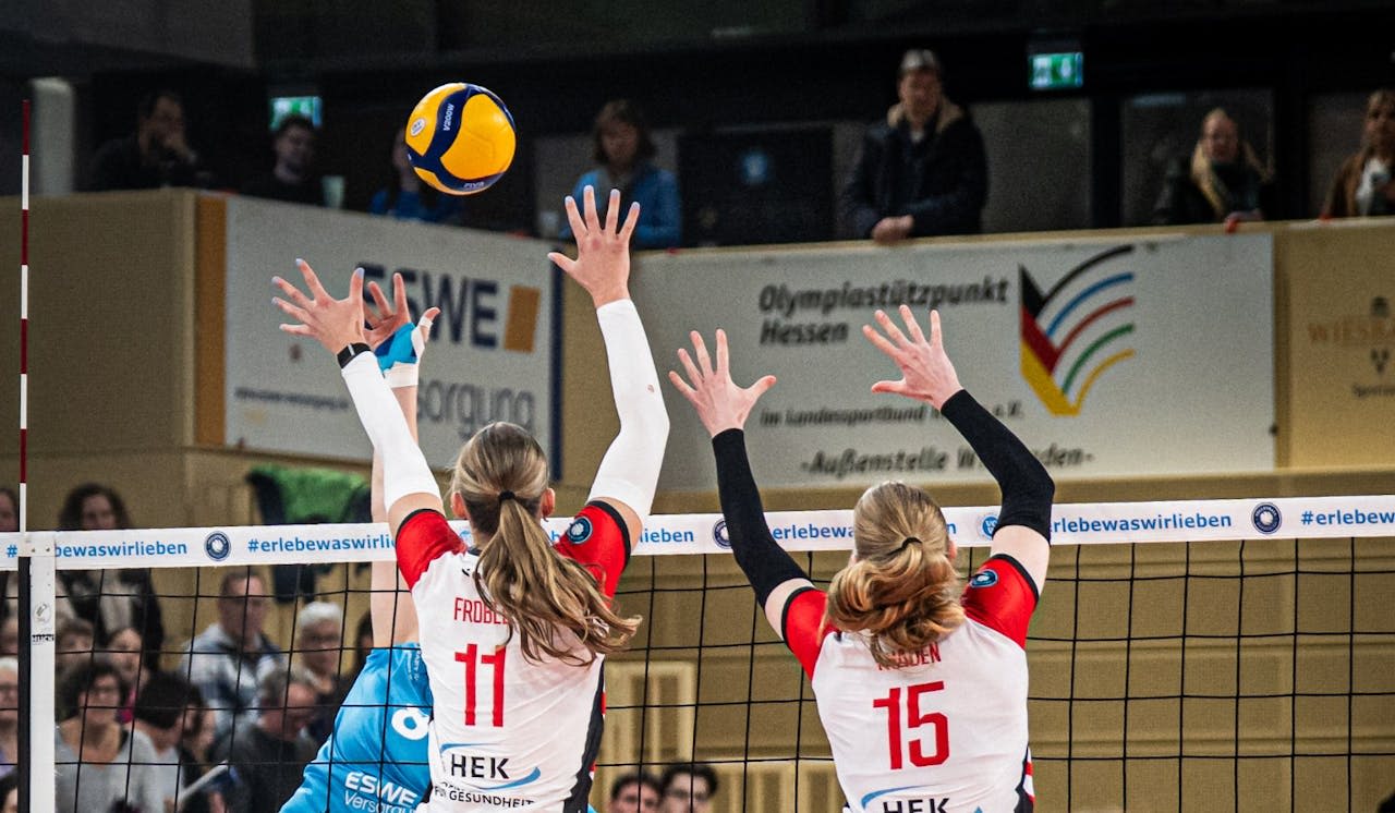 Starker Fight in Wiesbaden - Foto:  fotojhoffmann