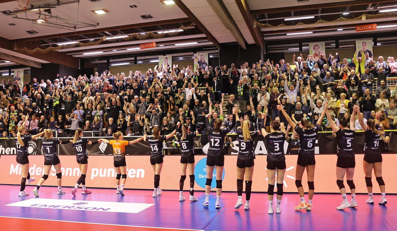 Ladies überragend zum Jahresabschluss Foto: Ladies in Black Aachen// Andreas Steindl Ladies überragend zum Jahresabschluss - Foto: Ladies in Black Aachen// Andreas Steindl