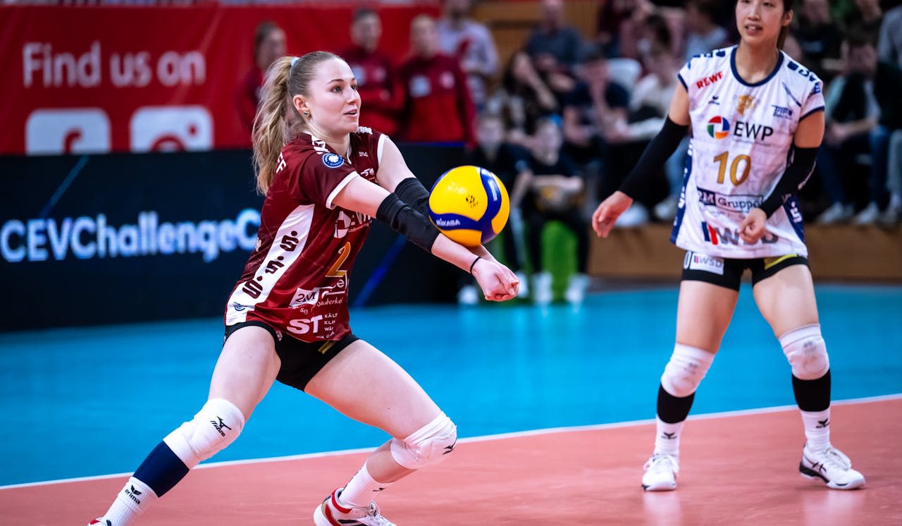 Leni Kirchhoff unterschreibt ersten Profivertrag - Foto: Nicol Marschall