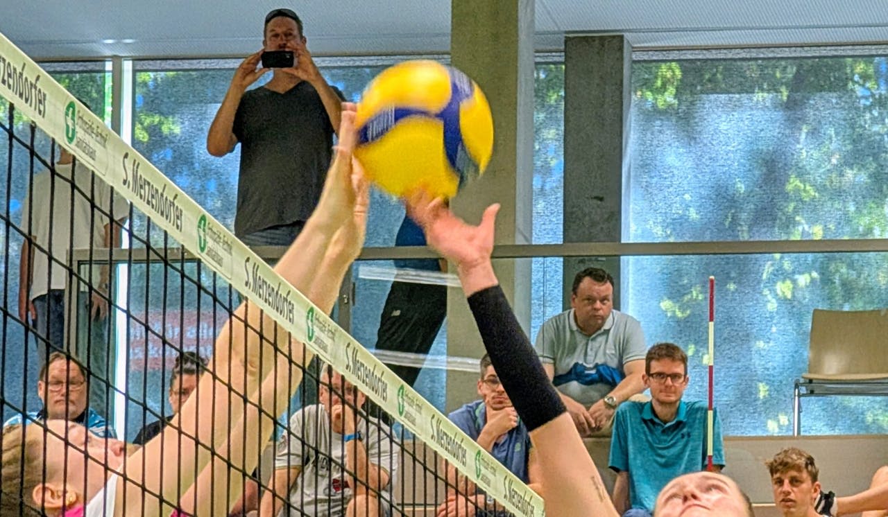 Knapper Sieg zum Auftakt - Foto:  DJK München-Ost