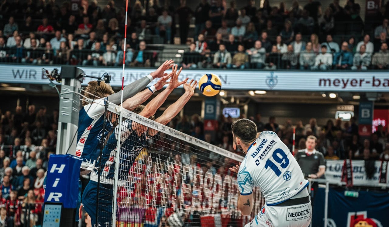 SVG verliert nach schwachem Start Foto: SVG/Höfel SVG verliert nach schwachem Start - Foto: SVG/Höfel