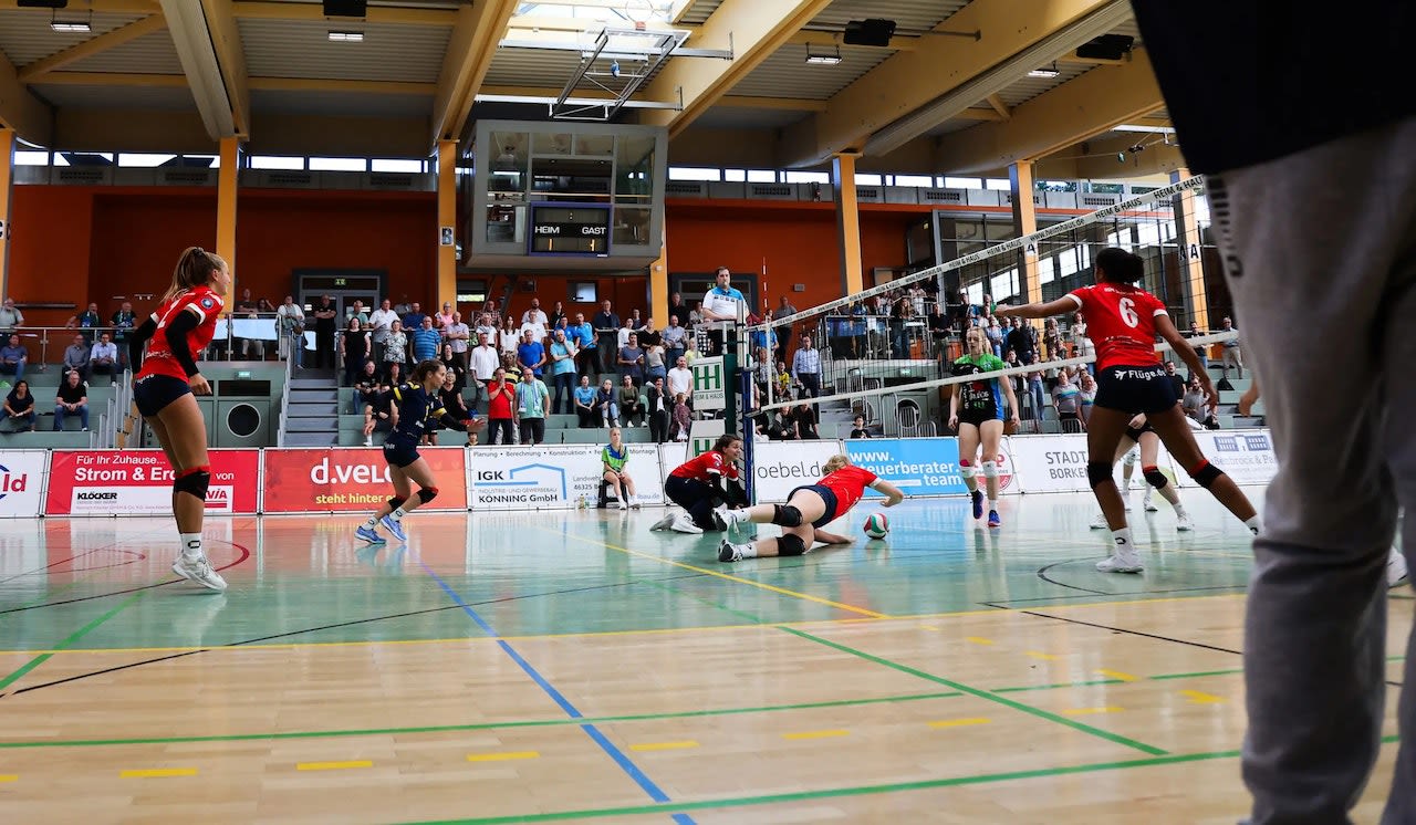 DSHS SnowTrex Köln verliert WVV-Pokal-Halbfinale knapp in Borken Foto: Florian Zons DSHS SnowTrex Köln verliert WVV-Pokal-Halbfinale knapp in Borken - Foto: Florian Zons