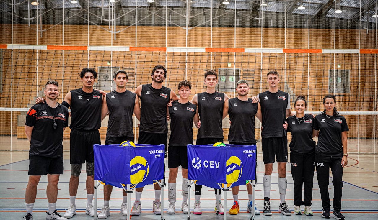 Mit halber Mannschaft, aber voller Energie
in die Vorbereitung - Foto: Niklas Köppen