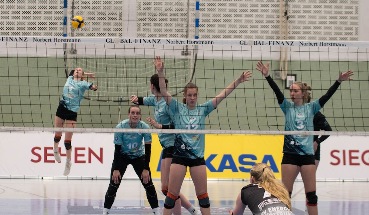 Gastspiel des Ligaprimus - Foto:  Sven Fels