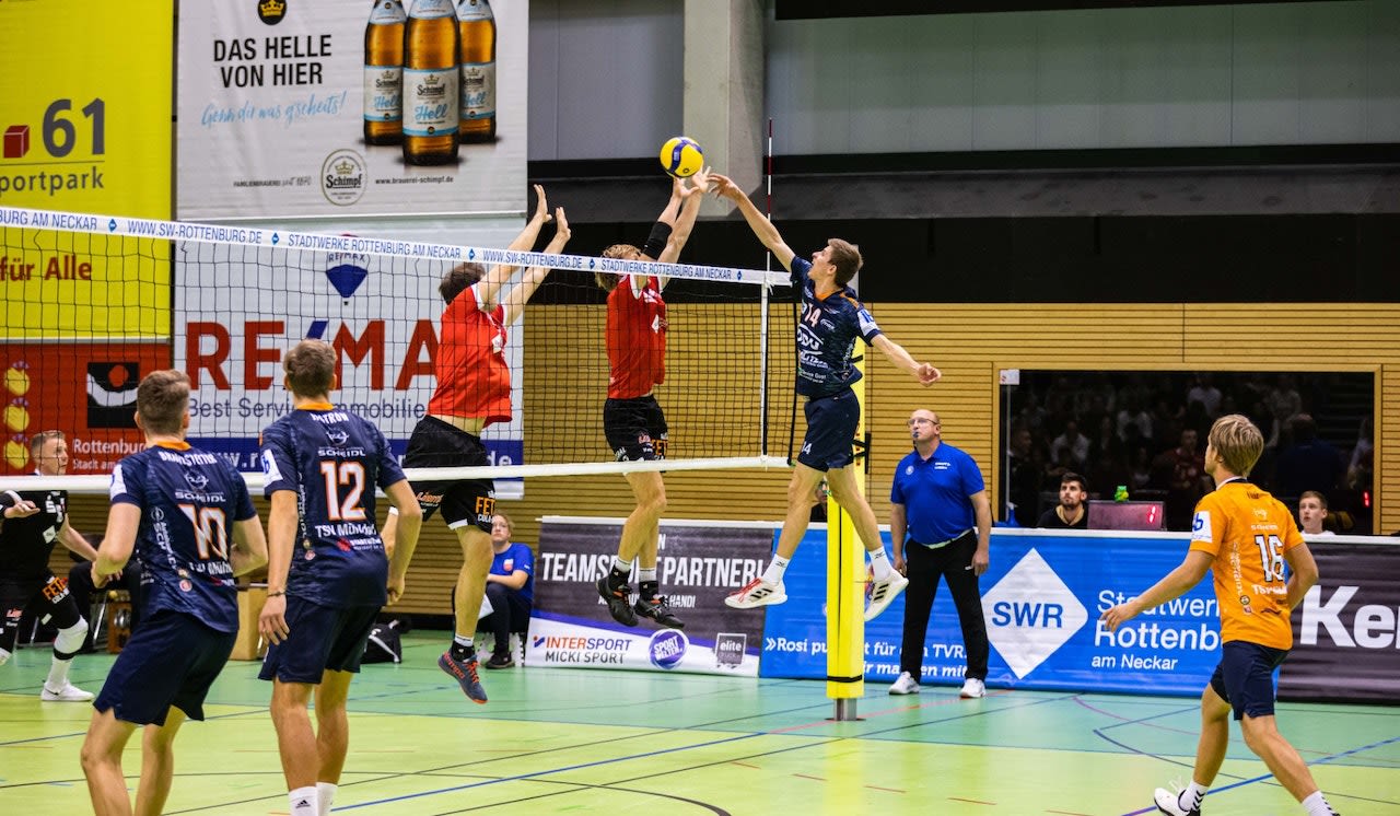 Mühldorfs neuer Anlauf zu drei Punkten - Foto:  Fabian Bartsch