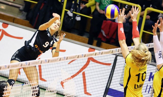 Aachen verliert das NRW-Derby gegen Münster mit 1:3 Foto: Ladies in Black Aachen Aachen verliert das NRW-Derby gegen Münster mit 1:3 - Foto: Ladies in Black Aachen