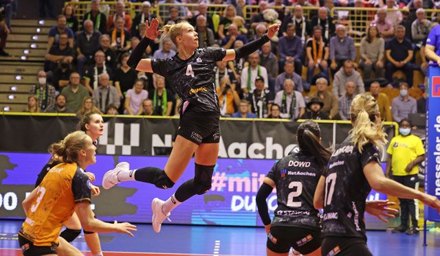 LiB zu Gast bei den neuen Nachbarn - Foto: Ladies in Black Aachen// Andreas Steindl