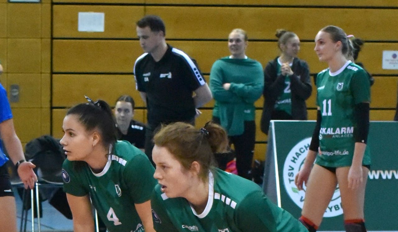 Hasen vor spannendem Nachbarschaftsderby - Foto:  Günter Panhans