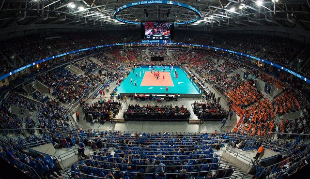Mit 1.150 Fans nach Mannheim: VC Wiesbaden bereitet sich aufs Pokalfinale vor Foto: Conny Kurth Mit 1.150 Fans nach Mannheim: VC Wiesbaden bereitet sich aufs Pokalfinale vor - Foto: Conny Kurth