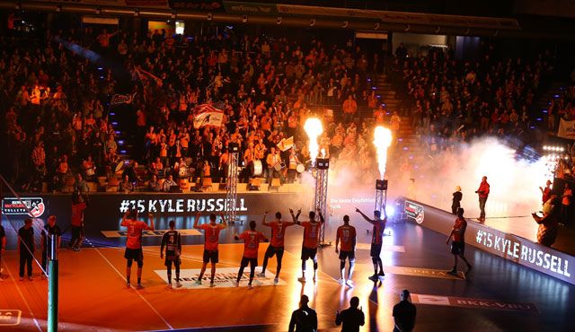 Das erste TV-Spiel im Volleyballtempel - Foto: Eckhard Herfet