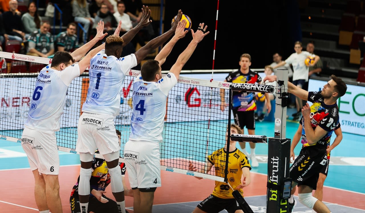 Karnevals-Crasher holen Punkte in Düren - Foto:  Florian Zons