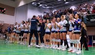 Wollen mit dem Zuschauern im Rücken eine Sensation schaffen: Die Osnabrücker VCO-Damen. (Lizenz: kostenfreies Nutzungsrecht für private Zwecke mit Urheberangabe) Foto:  Martin König