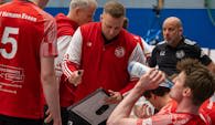 Trainer Bielecki und sein Staff fordern gegen Moers volle Konzentration.  Foto:  Lukas Brockmann