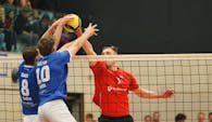Erstes Halbfinale in Dresden: Spannende Szene am Netz  Foto:  Andre / VC Dresden