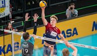 Ryan van Poole (Nr. 19) und Siebe Korenblek (Nr. 12) bekommen es wieder mit Axel Enlund zu tun. (Lizenz: kostenfreies Nutzungsrecht für redaktionelle Zwecke mit Urheberangabe) Foto:  SVG/W. Wölper