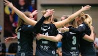 #bizepsvolleys vor letzter gemeinsamer Auswärtsfahrt.  Foto:  bullenfotos.de