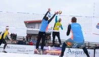 Viel Aktion im Schnee! Bei der 1. Deutschen Snow-Volleyball Meisterschaft in Winterberg startet Marcus Popp (in gelb) mit guten Titelambitionen Fotoquelle: Sportplatz