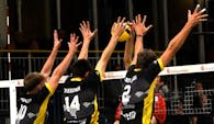Grafing stemmt sich erfolgreich gegen die Gothaer Angriffe  Foto:  TSV Grafing Volleyball