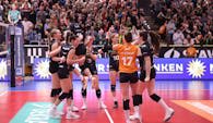 Großer Jubel bei Spielerinnen und Fans über den deutlichen Sieg im Hexenkessel  Foto:  LiB Aachen// Andreas Steindl