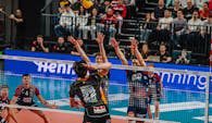 Nach 98 Spielminuten jubelten Topscorer Jake Hanes (vorn) und seine BRV-Teamkollegen. (Lizenz: kostenfreies Nutzungsrecht für redaktionelle Zwecke mit Urheberangabe) Foto:  SVG/Höfel