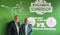 SC-Geschäftsführer Michael Evers und Uwe Blaumann, Geschäftsführer von PALMBERG, bei der Bekanntgabe des Namensrechts des diesjährigen Supercups Foto: SSC Palmberg Schwerin