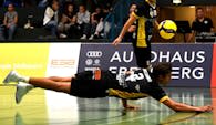 Voller Einsatz ist gefragt - Valentin Schneckenburger in Aktion  Foto:  TSV Grafing Volleyball