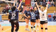 AllgäuStrom Volleys jubelnd nach Punktgewinn  Foto:  Gerwig Löffelholz