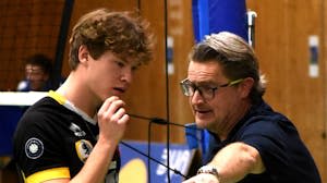 Tim Aust im Gespräch mit Trainer Heiko Roth 