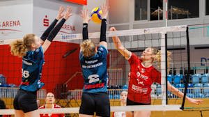 Lara Zobelt (re.) spielt bisher eine ordentliche Saison in der 2. Liga Nord 