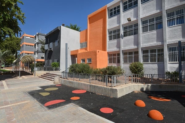 אלדד – בית ספר