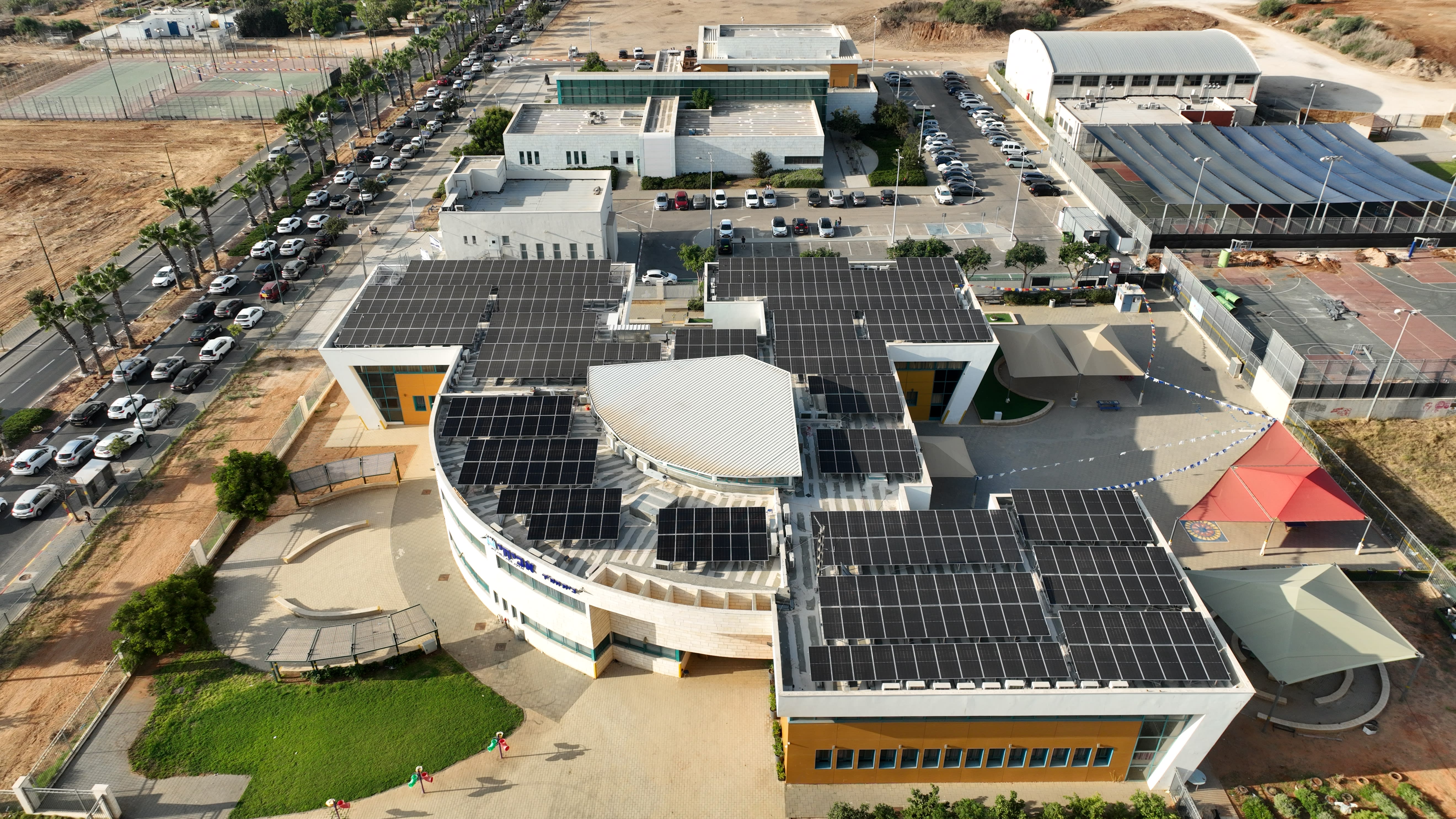 דבורה עומר – בית ספר