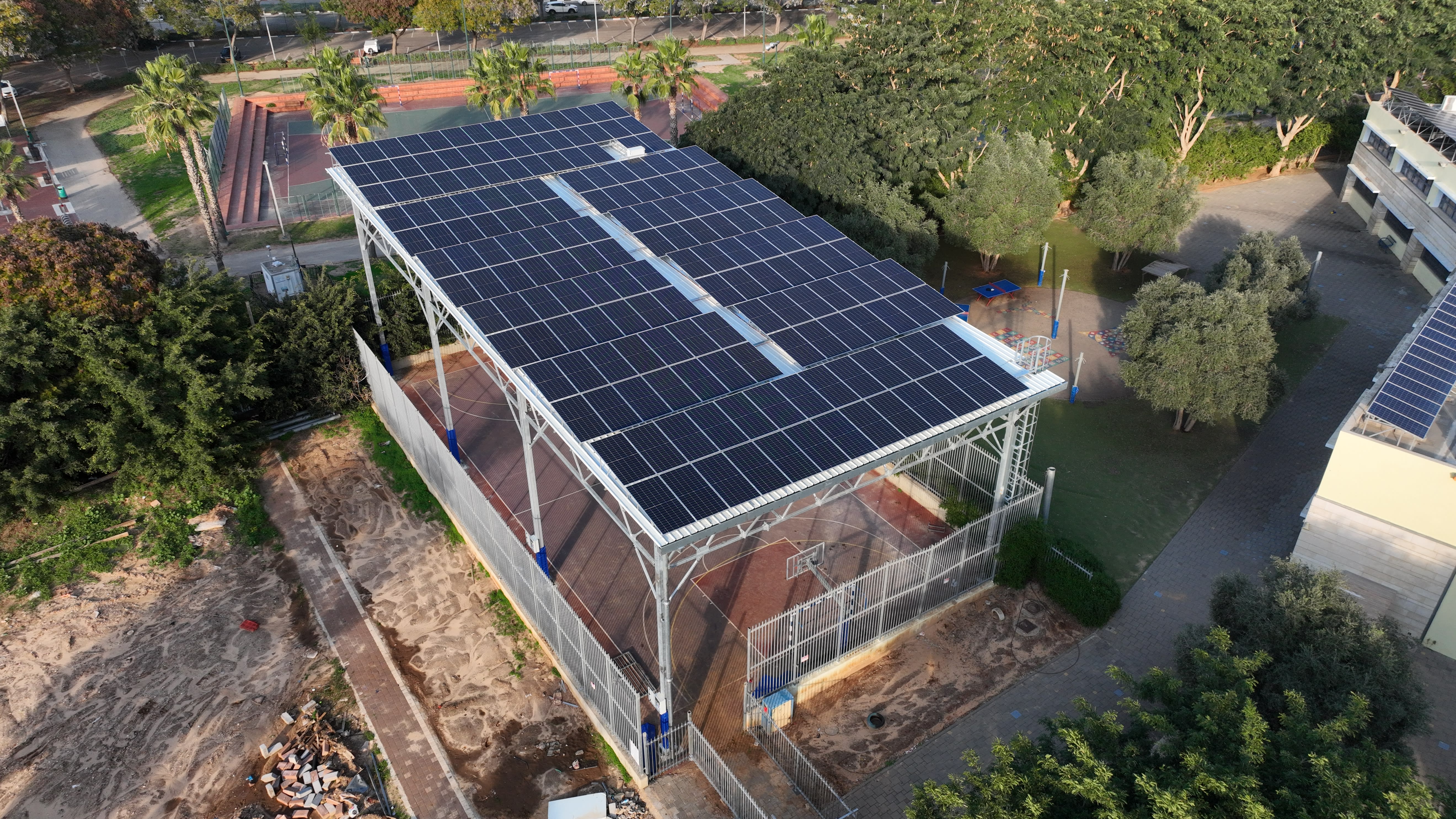 לאה גולדברג – בית ספר