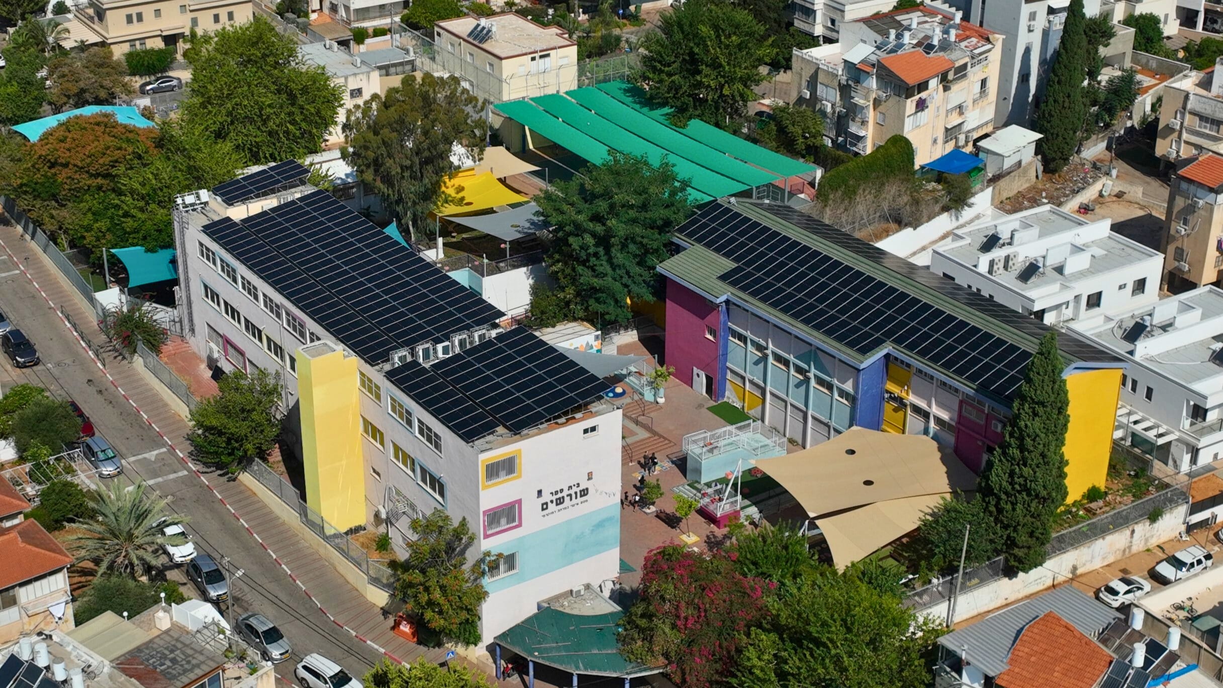 שורשים – בית ספר