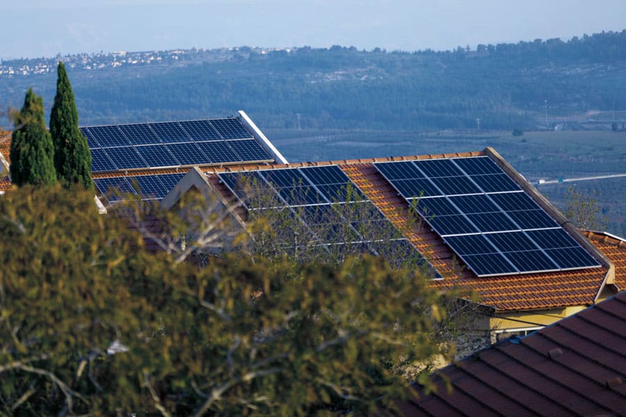 החזר השקעה מפאנלים סולאריים: המדריך המלא