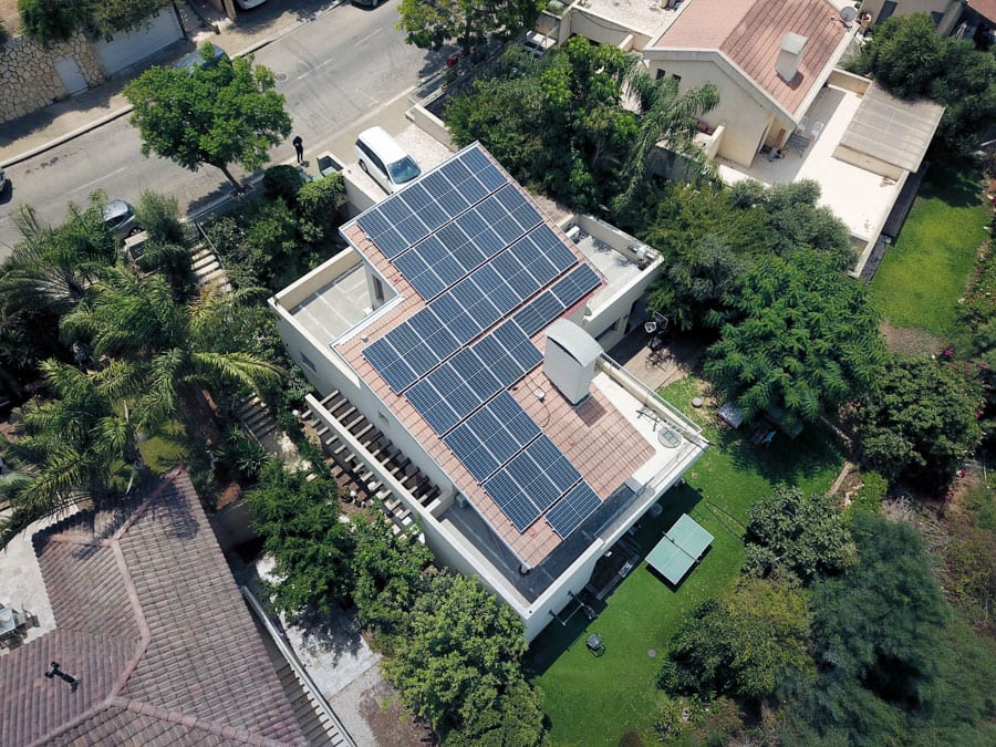 בית השמש העולה*: כיצד המערכת הסולארית מעלה את ערך הבית שלך?